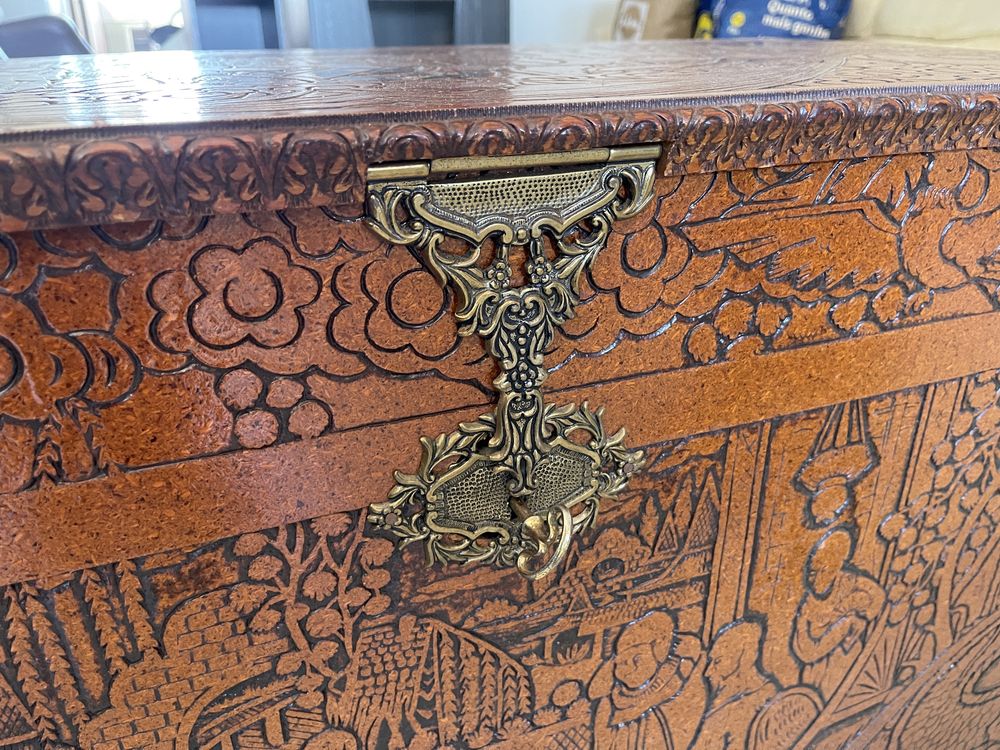 Baú Arca com antiga desenhos do Oriente vintage