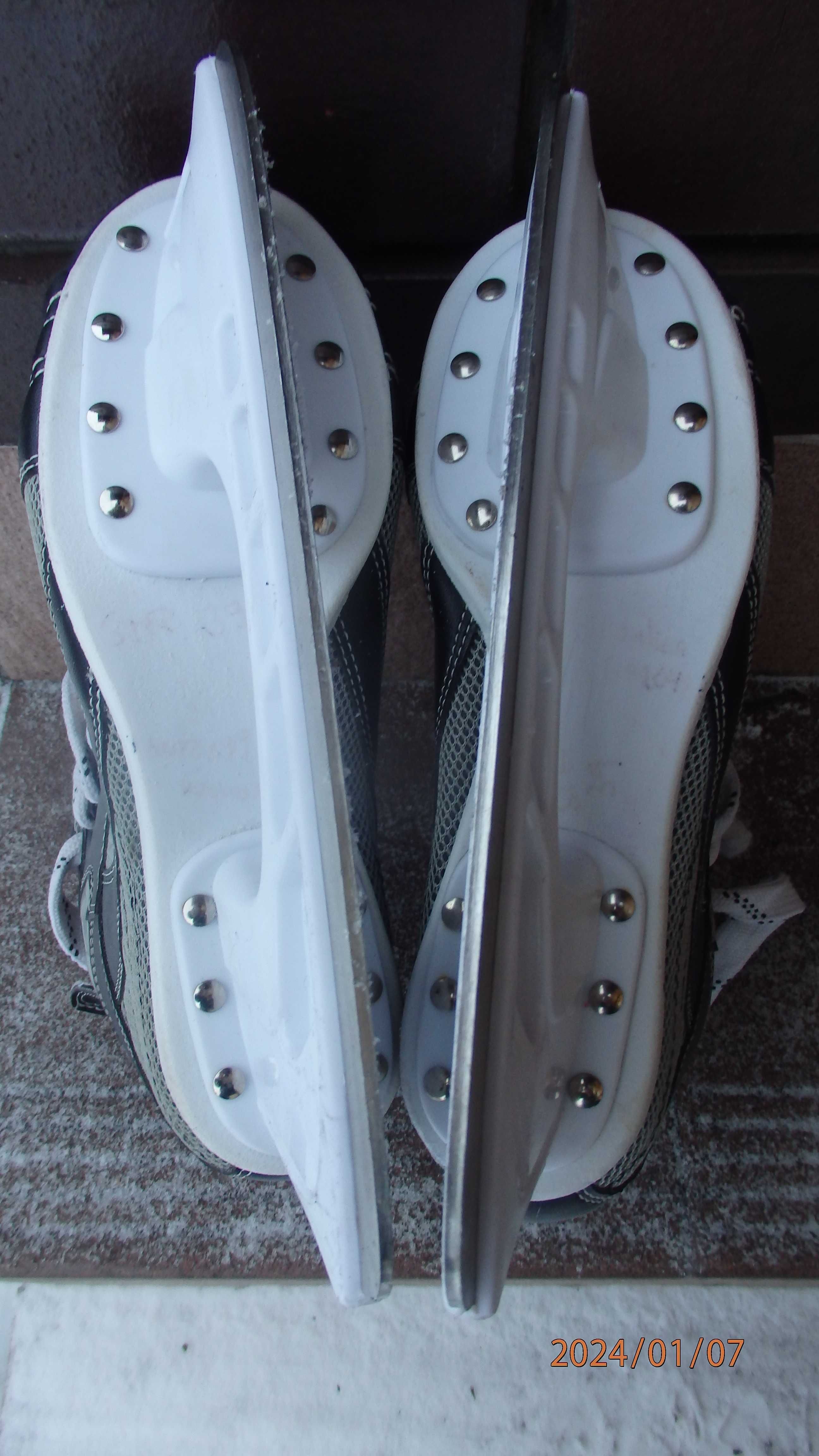 Buty chłopięce z łyżwami firmy Team Max rozmiar 39.