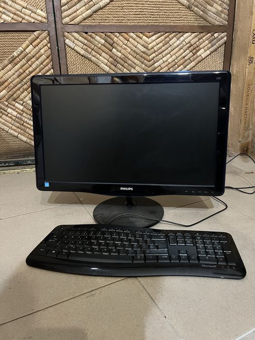 Monitor e teclado