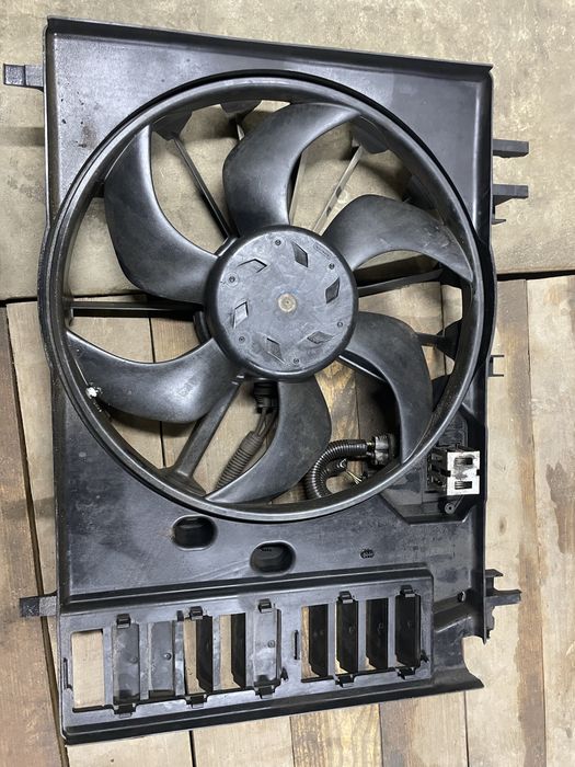 Пежо 508 2013рік  1,6 дизель , інтеркулєр  вітряк радіатора інтеркулєр