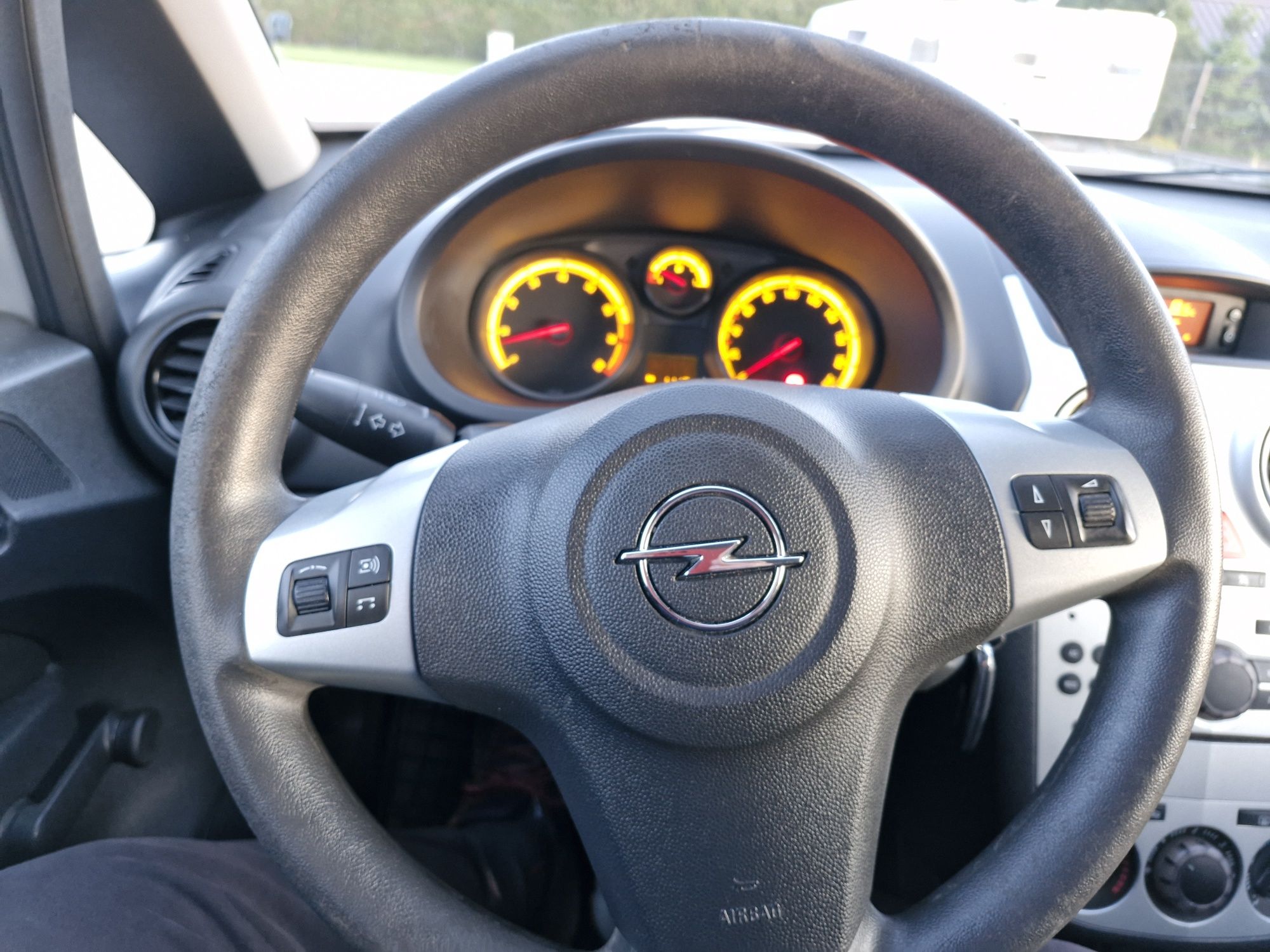 Opel Corsa 1.2 benzyna 2014 rok