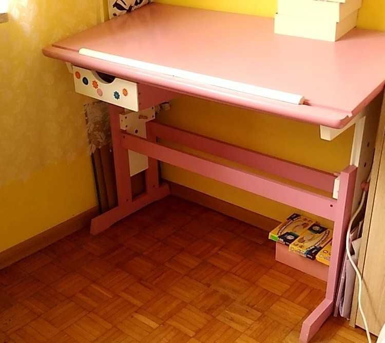 Biurko dla dziewczynki regulowane