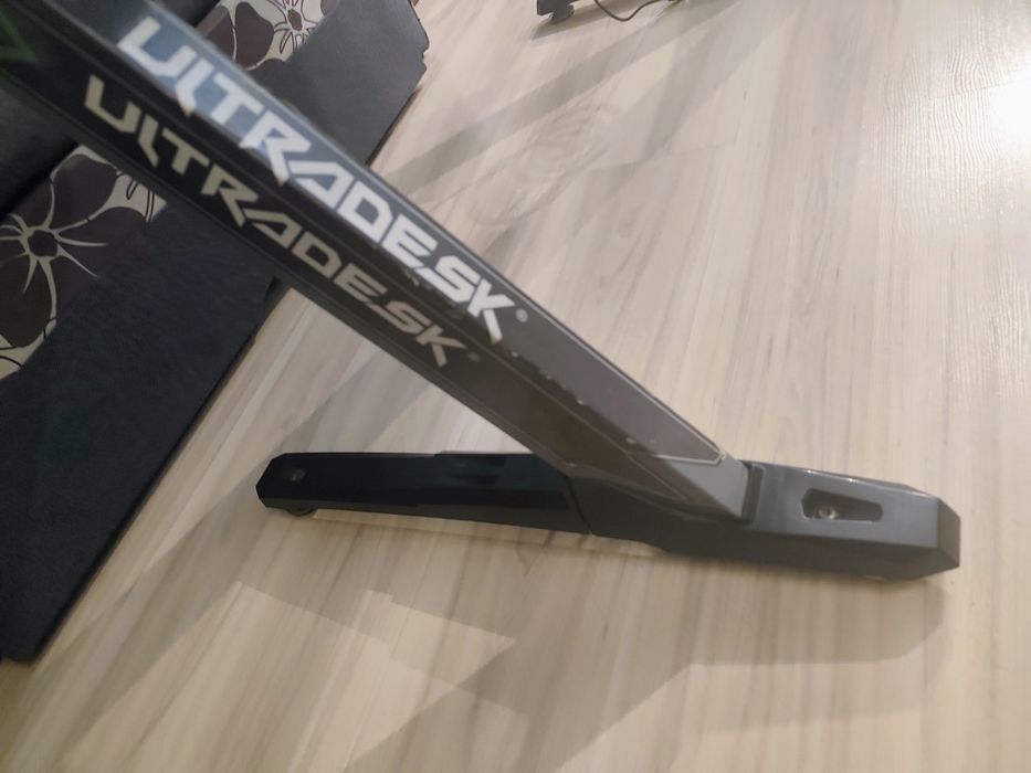 Biurko ultradesk dla graczy gamingowe podświetlenia