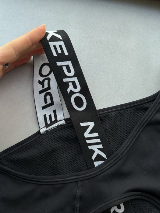 Жіночий топ nike pro