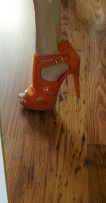 Rude/pomarańczowe szpilki sandały