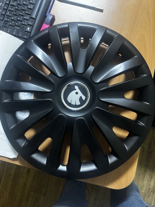 Продам ковпак на шкоду R-16
