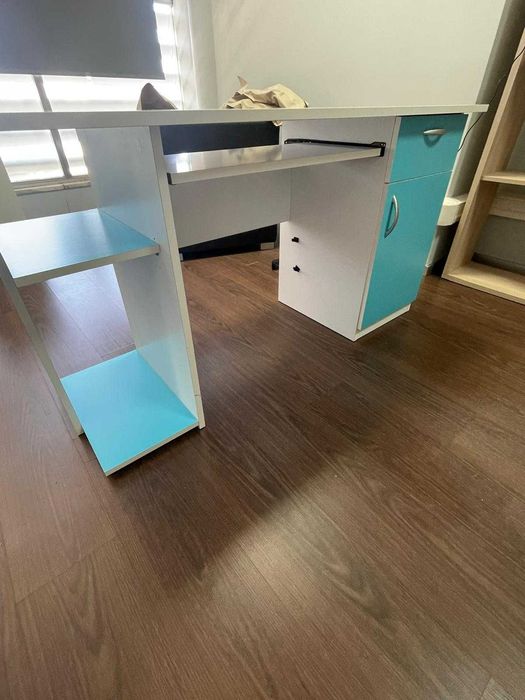 Secretária Branca e Azul para escritório ou estudo 140x57x75