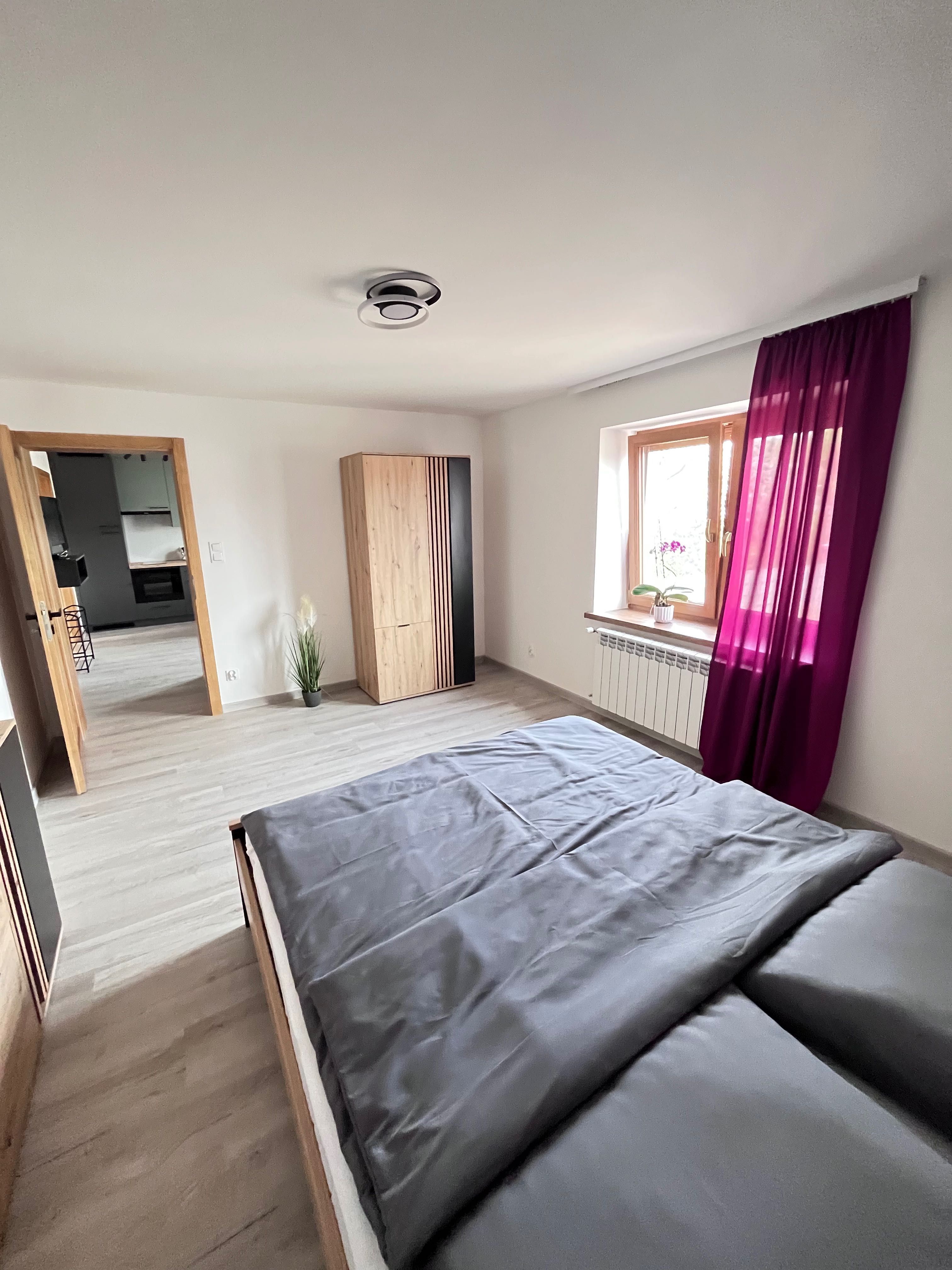 Apartament 4-osobowy z balkonem – idealny na spokojny wypoczynek