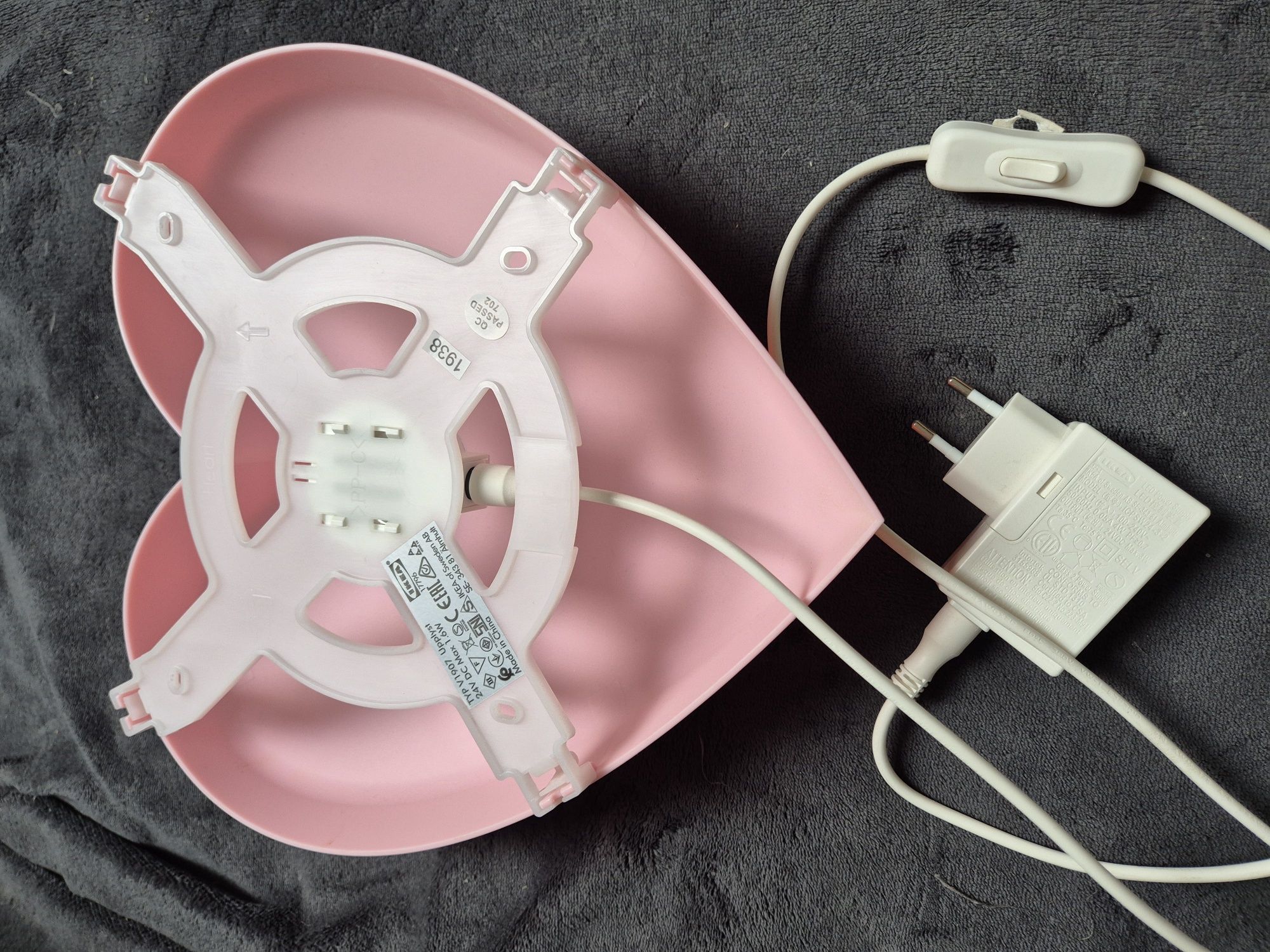 Lampa ścienna LED serce UPPLYST z Ikea do pokoju dziecka
Lampa ścienna