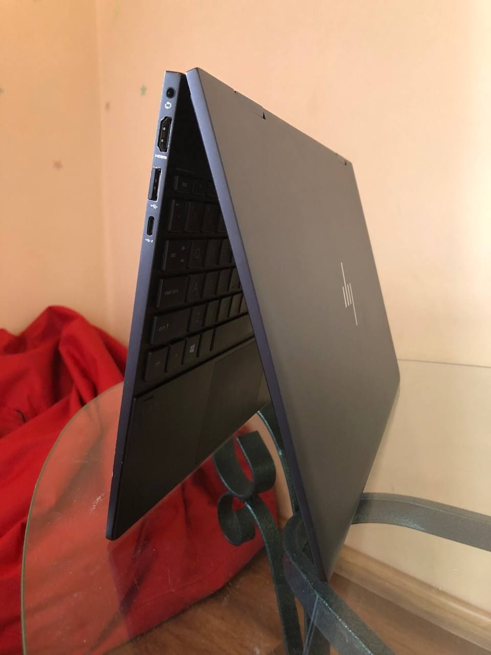 Сенсорний ноутбук HP x360 трансформер в планшет 
Екра
