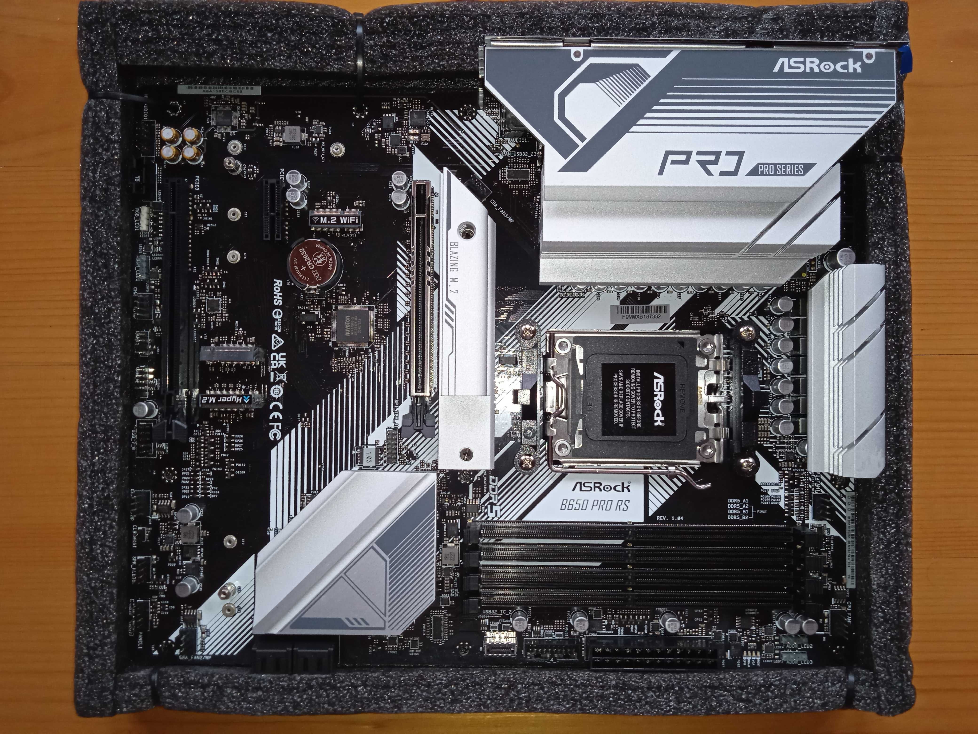 Материнська плата DDR5 ASRock B650 Pro RS.