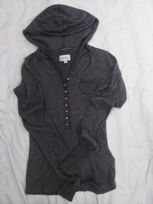 Мягкая уютная кофта на пуговицах с капюшоном