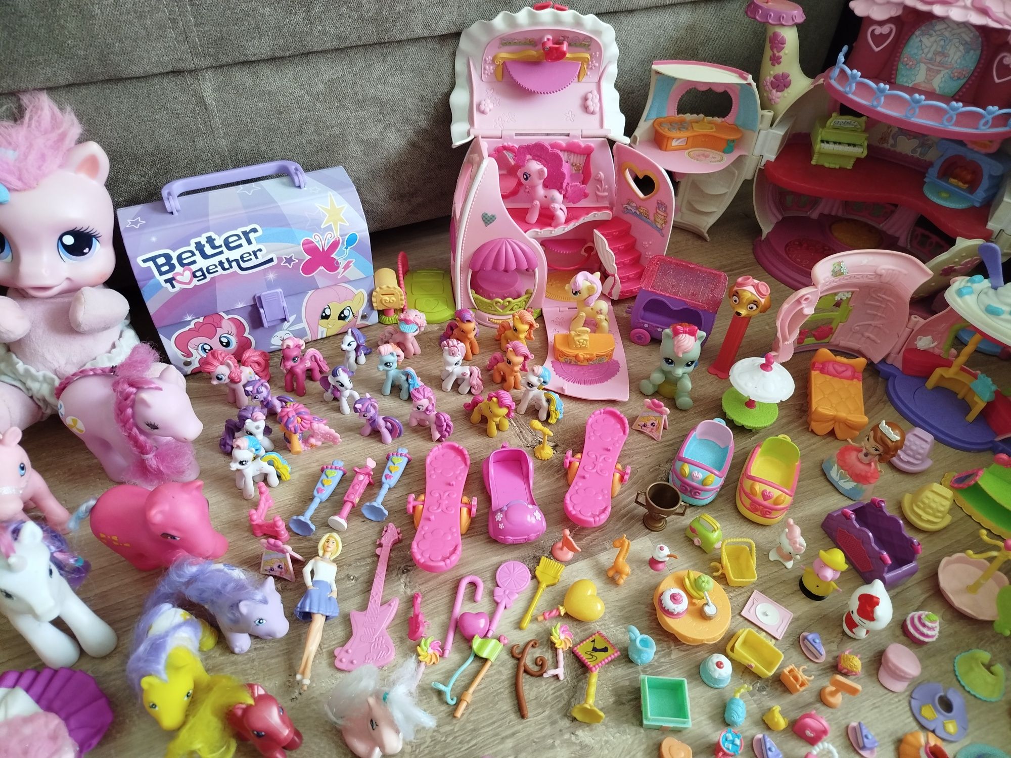 Zestaw koniki pony bardzo duży
