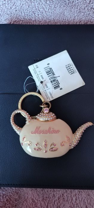 Продам оригінал брелок Moschino