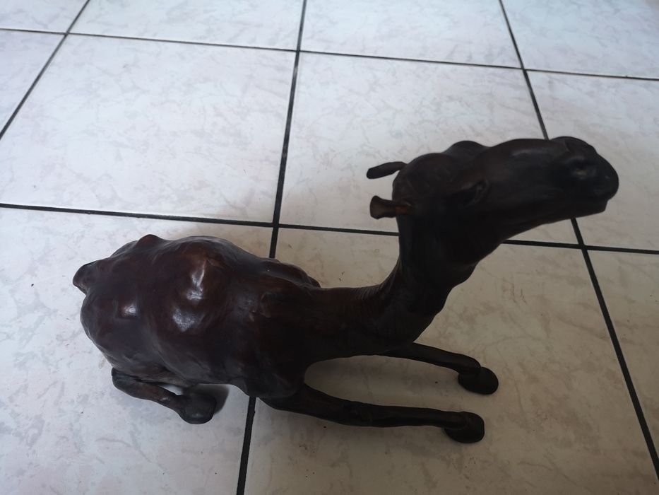 Duża figurka ze skóry