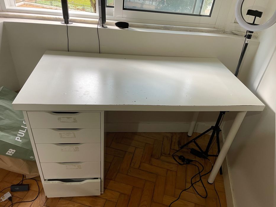 Mesa e secretária