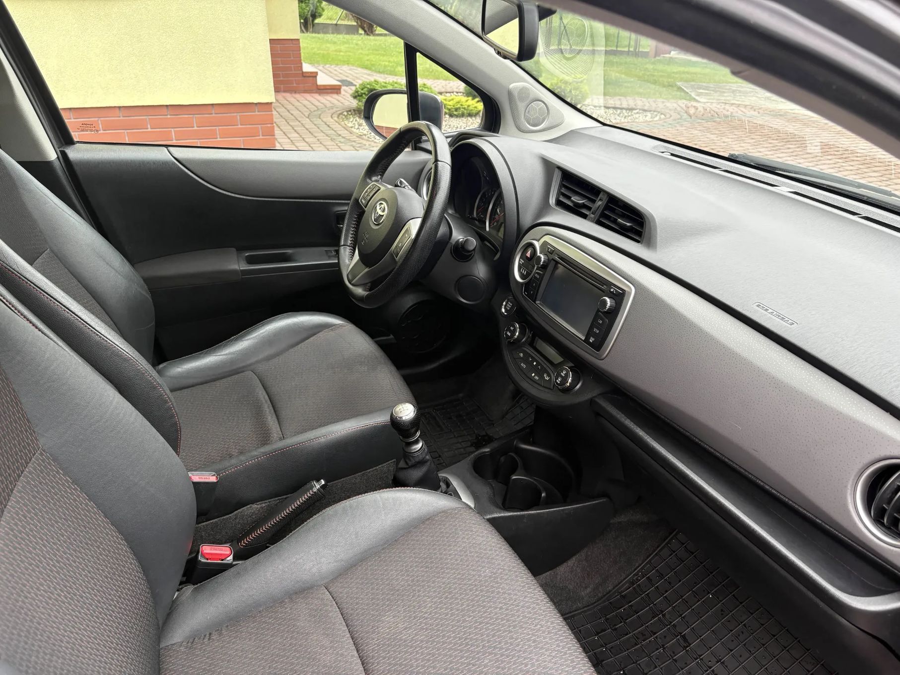 Toyota Yaris TOYOTA YARIS 2012 1.33 Premium