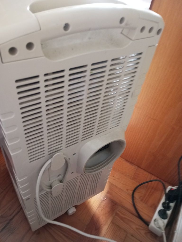 Ar condicionado Jocel para arranjar deixou de fazer frio