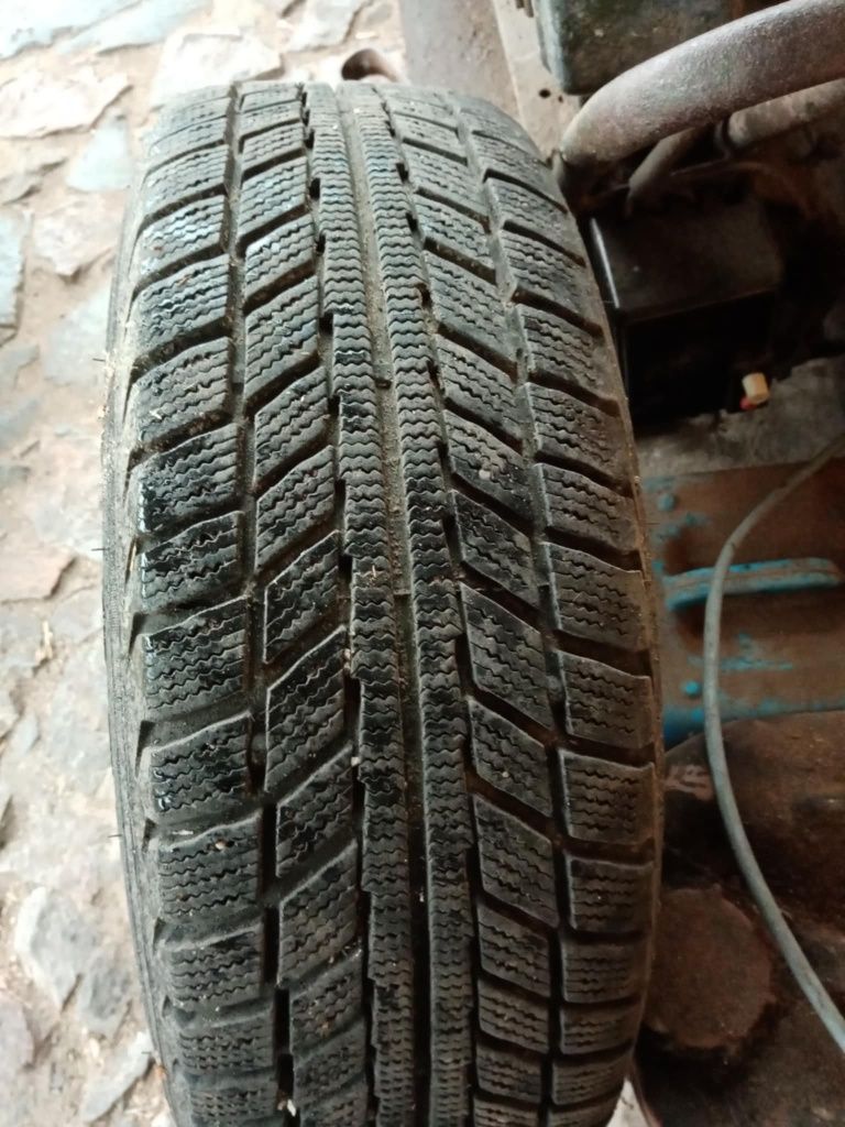 зимові шини б/у 2500