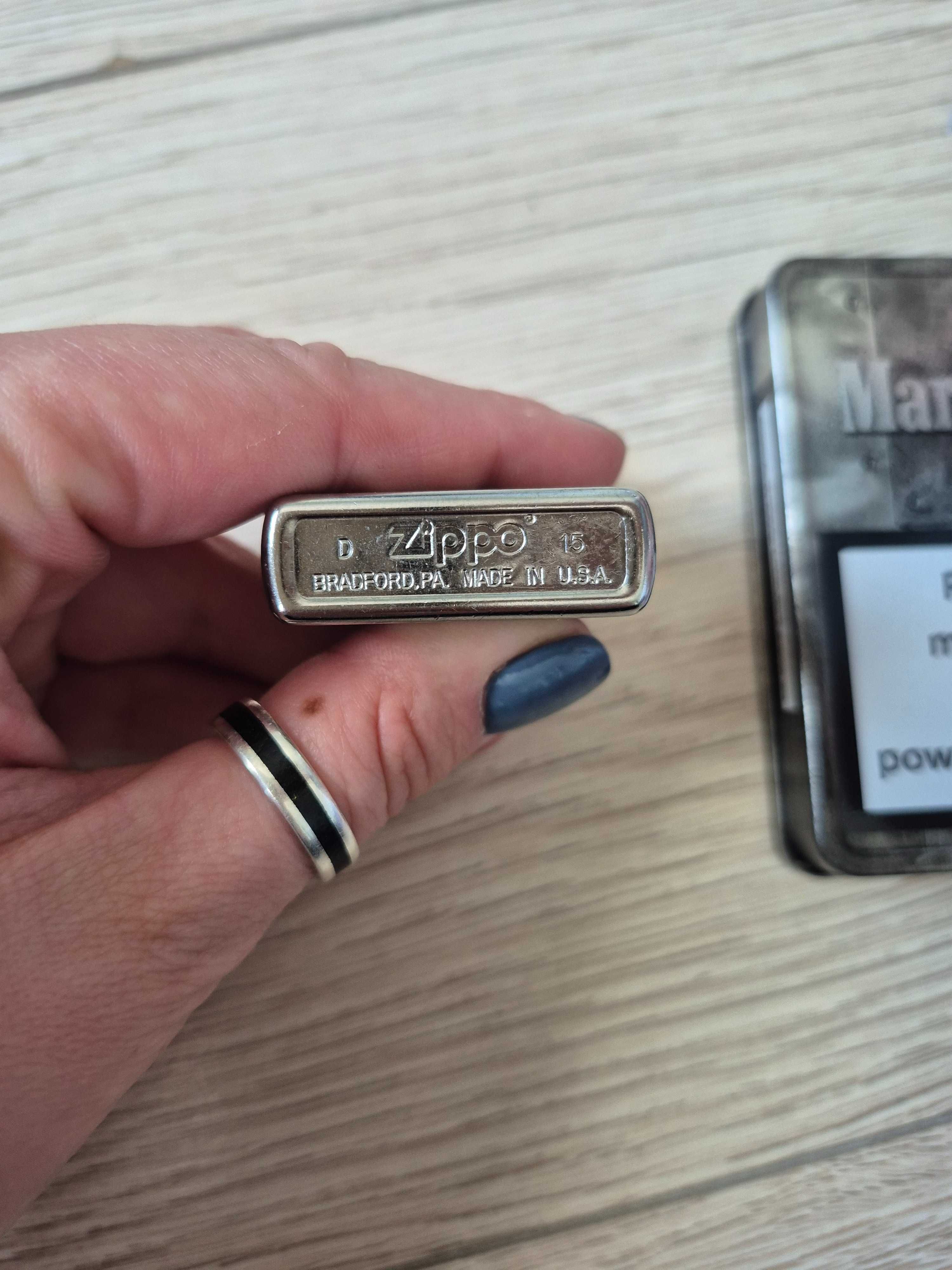 Zapalniczka Zippo i puszka Marlboro