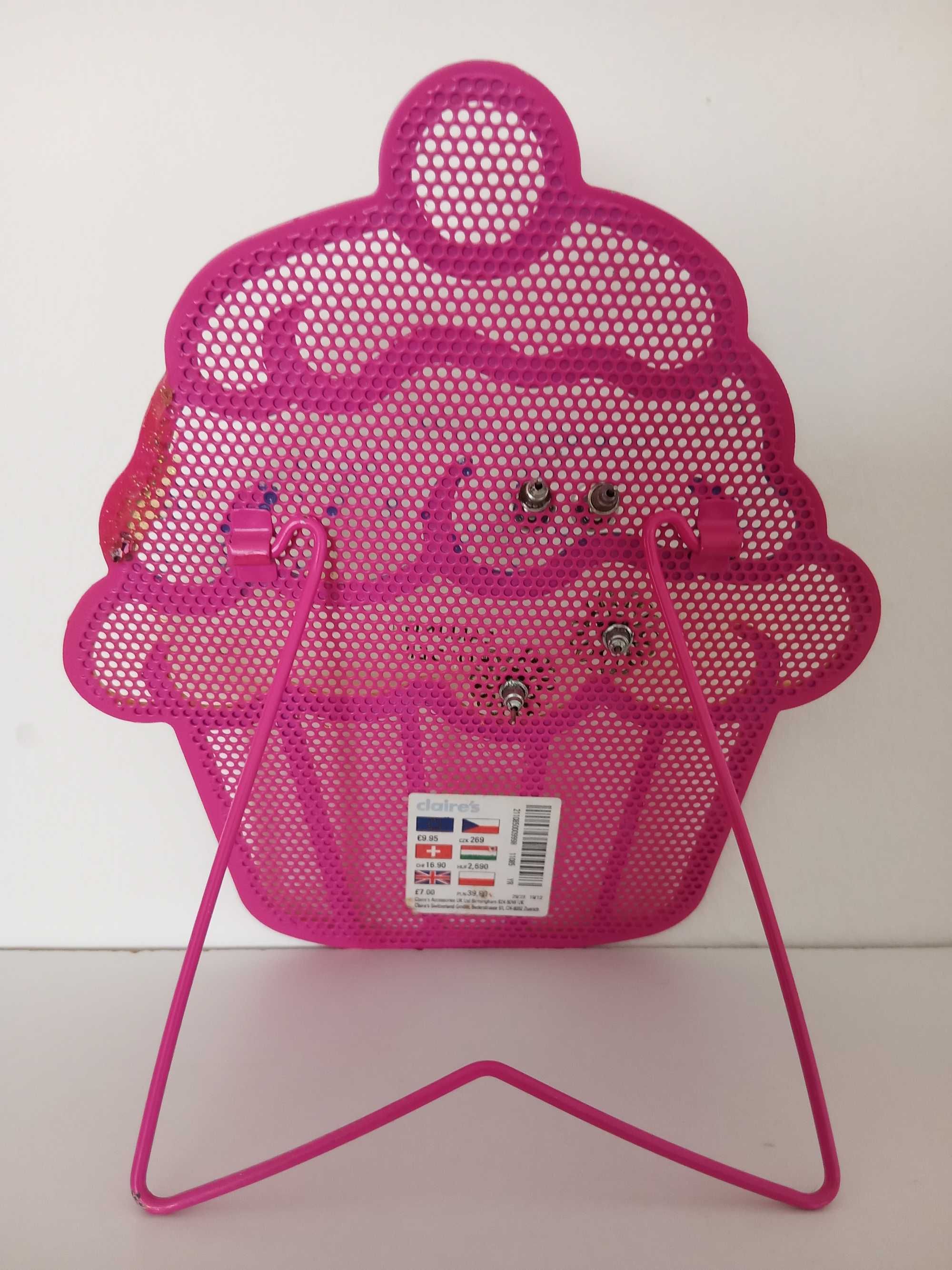 Exibidor de brincos em forma Cupcake.