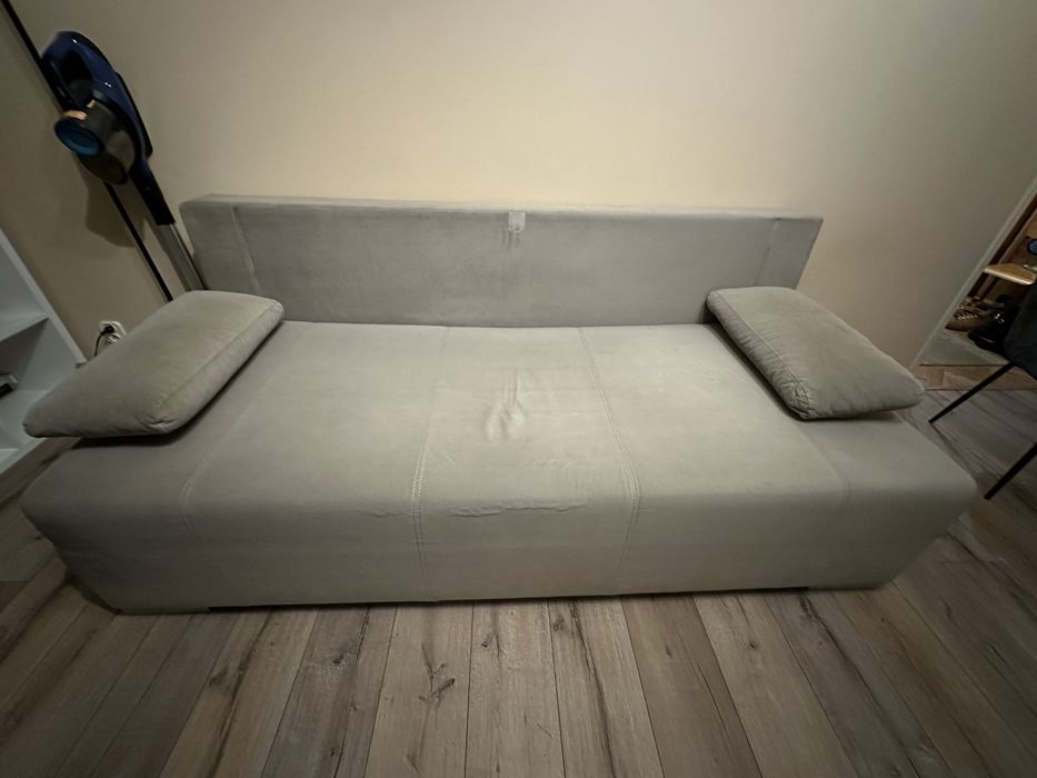Sofa w kolorze szaro beżowym