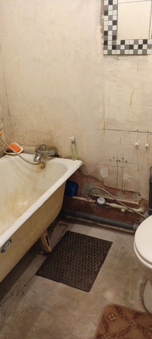 Отдам бесплатно чугунную ванну.