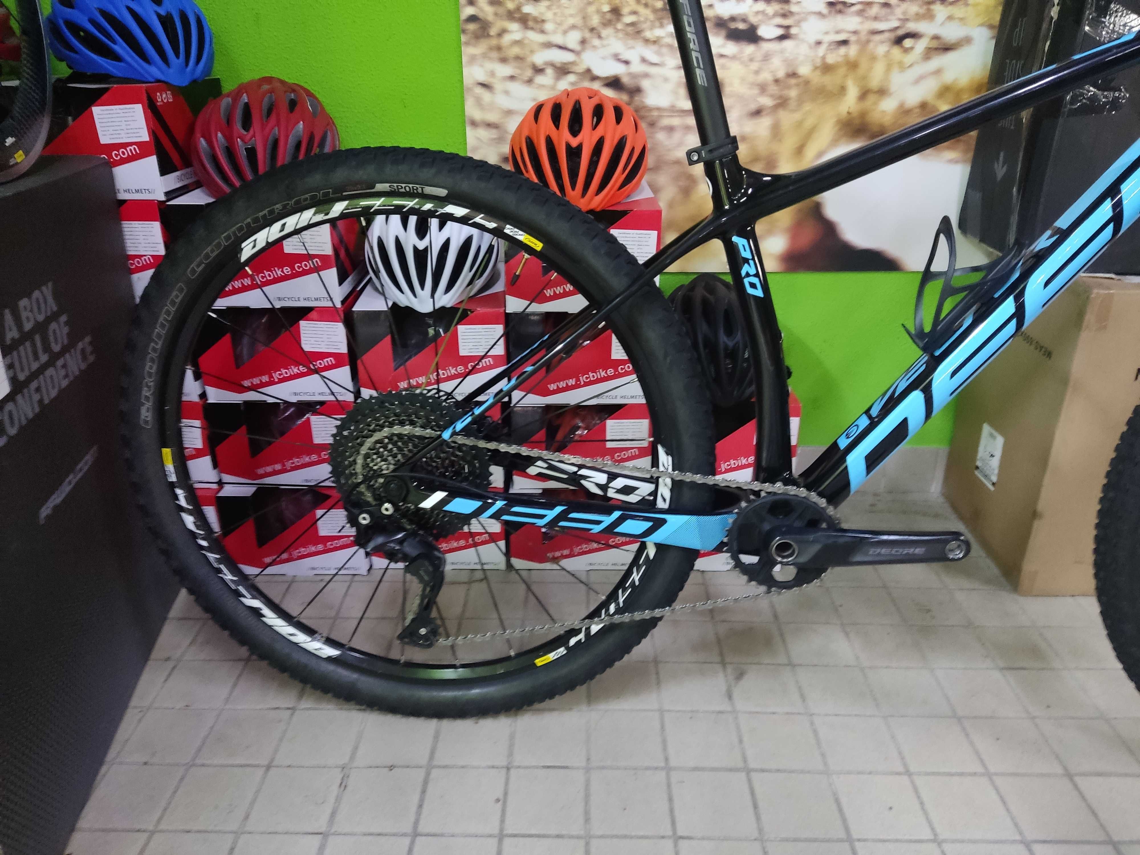 Bicicleta de carbono DEED roda 29