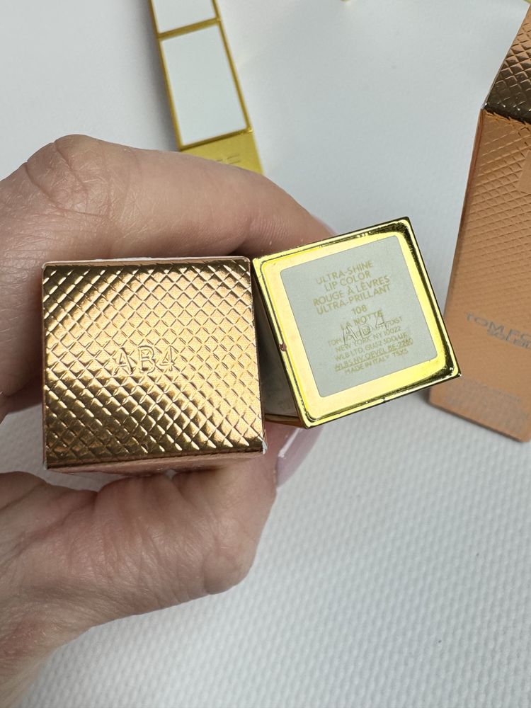 Помада Tom Ford зволожуюча