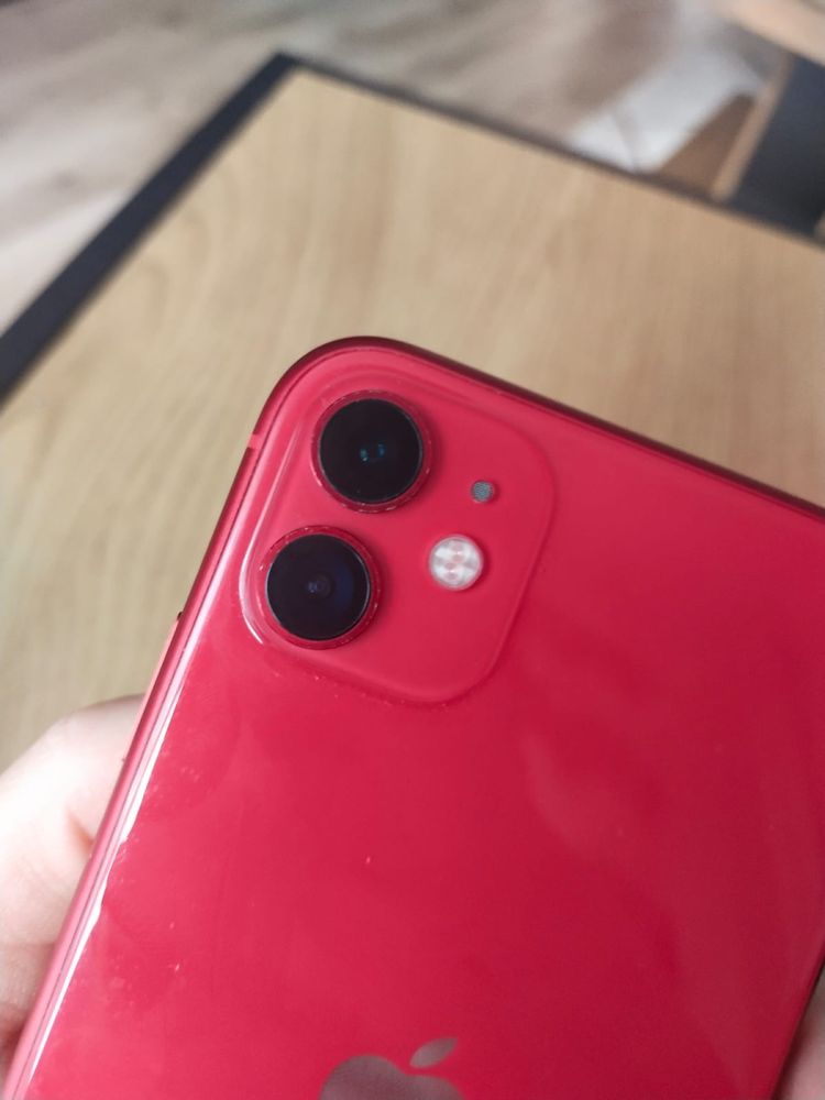 iPhone 11 64GB RED etui ładujace