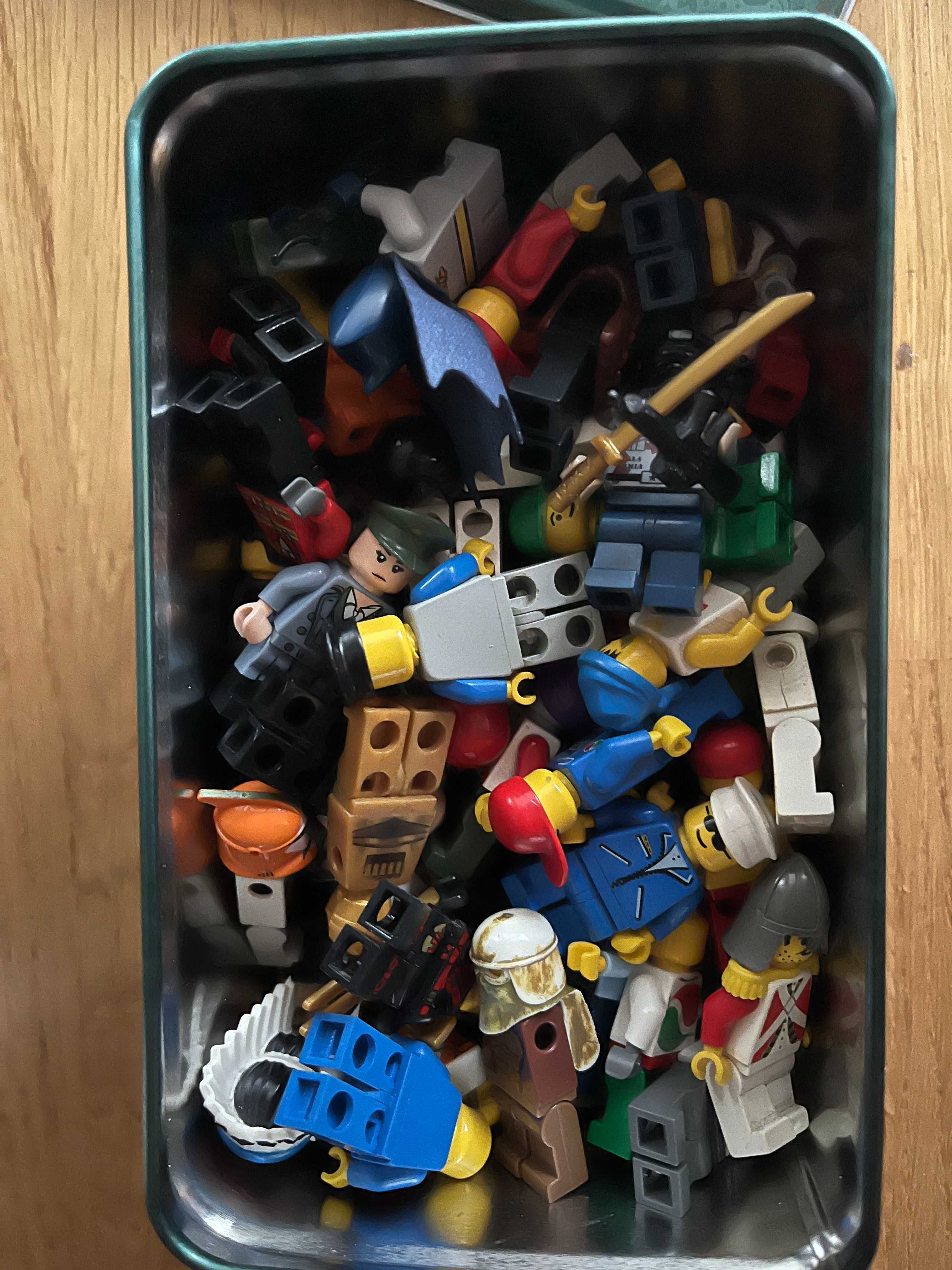 Pełny pojemnik Ikea klocków lego