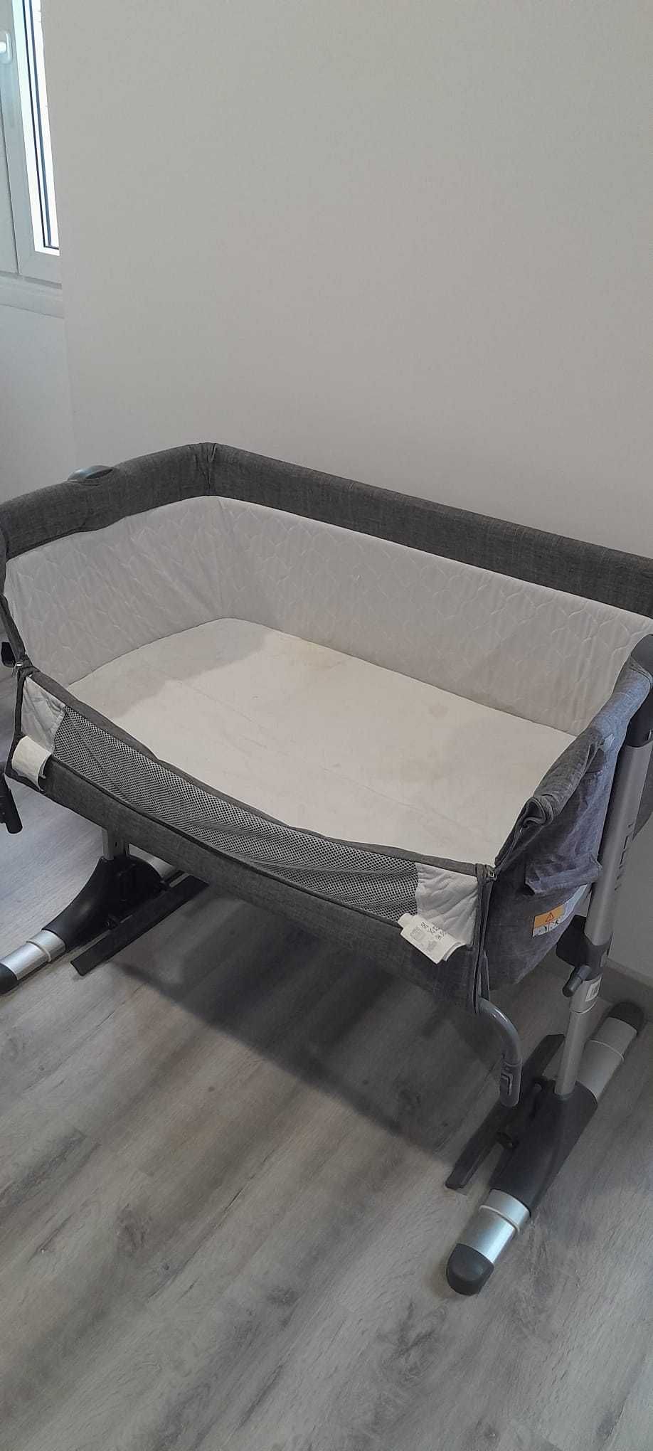 Cama de bebé com mosqueteira