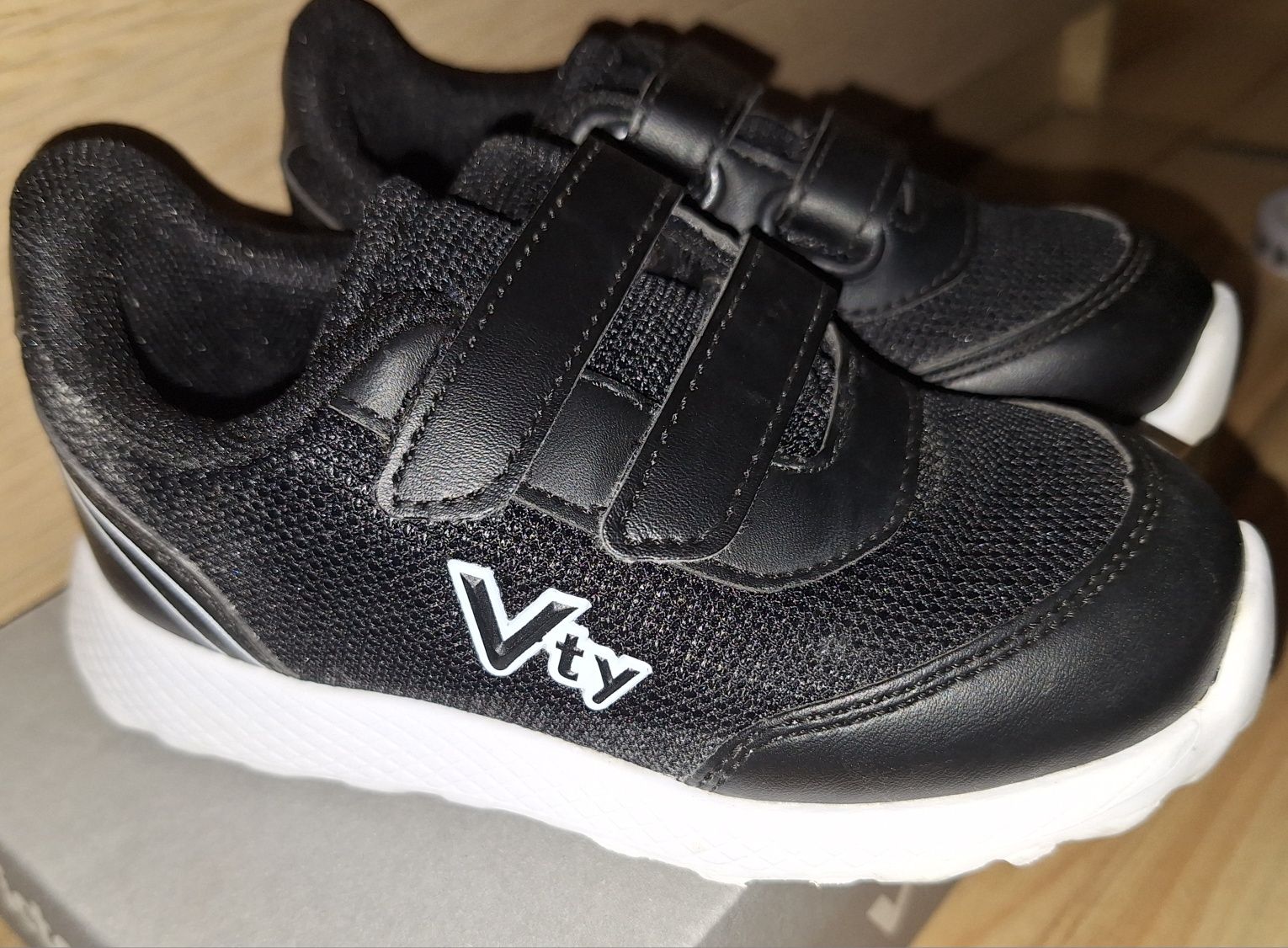 Adidasy unisex Nowe 24