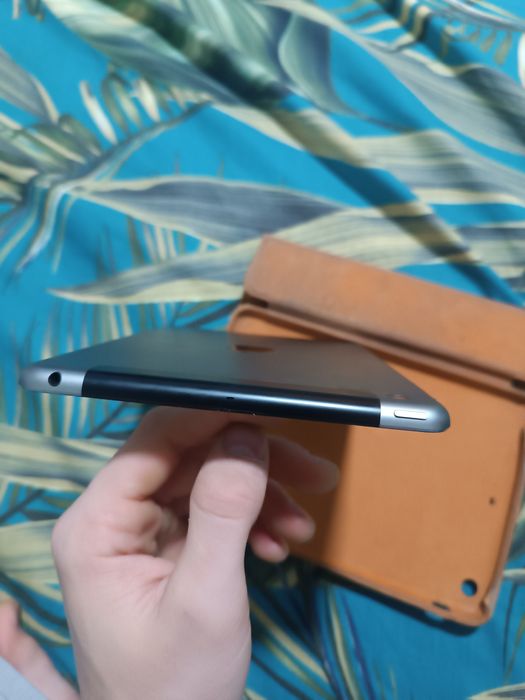 Продам айпад 2міні