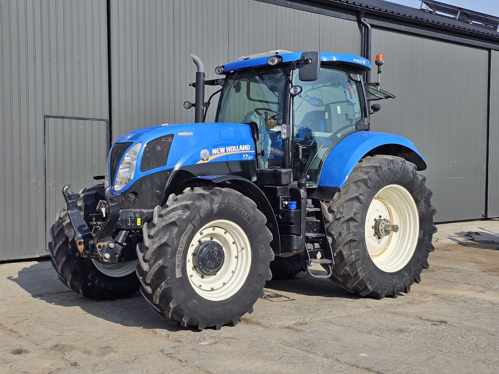 New Holland T7 210 AC 15r 5200h opony 60% (t7 235 Puma 6930.6485.7490