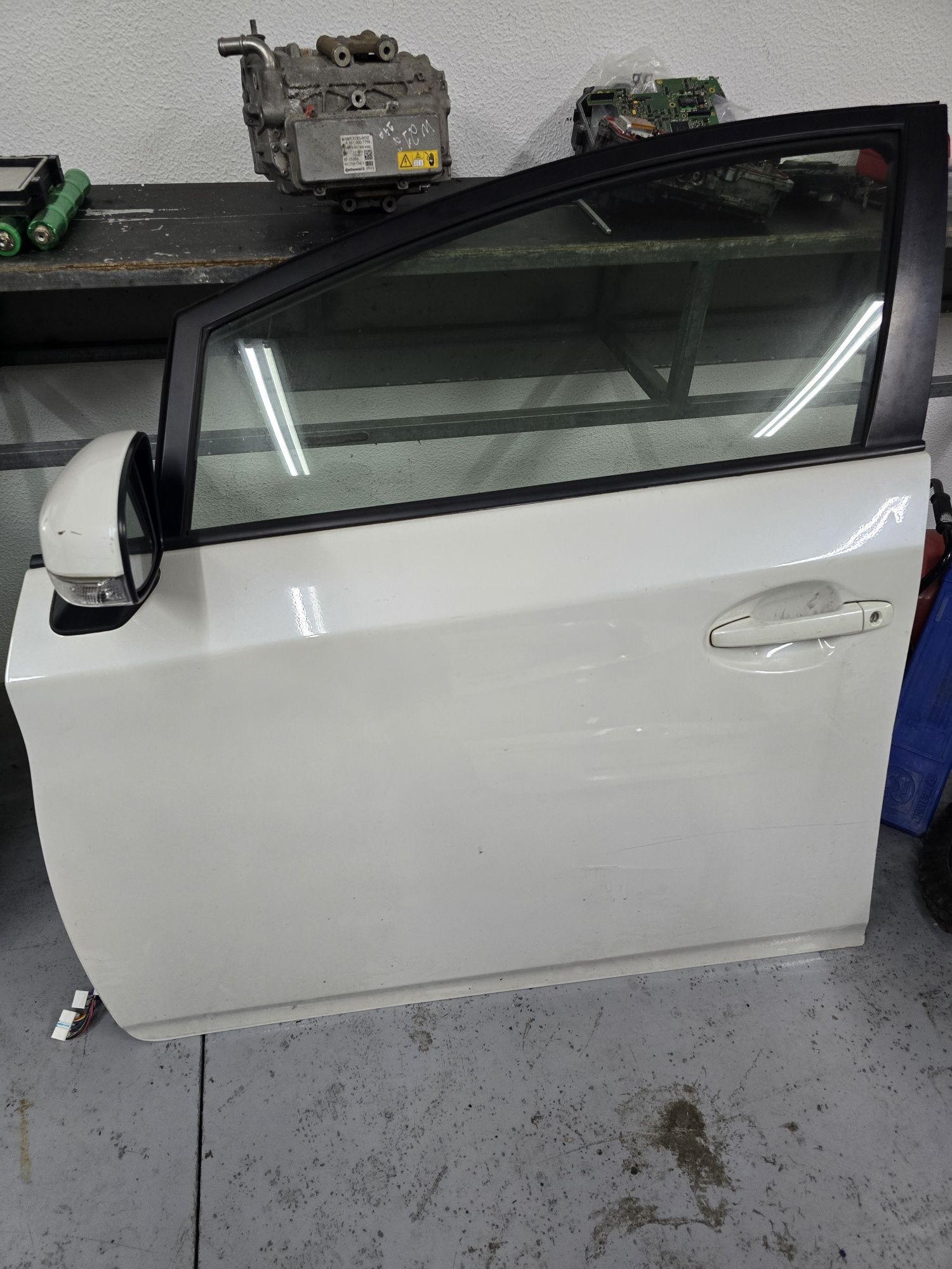 Toyota prius hybrid portas e mala traz