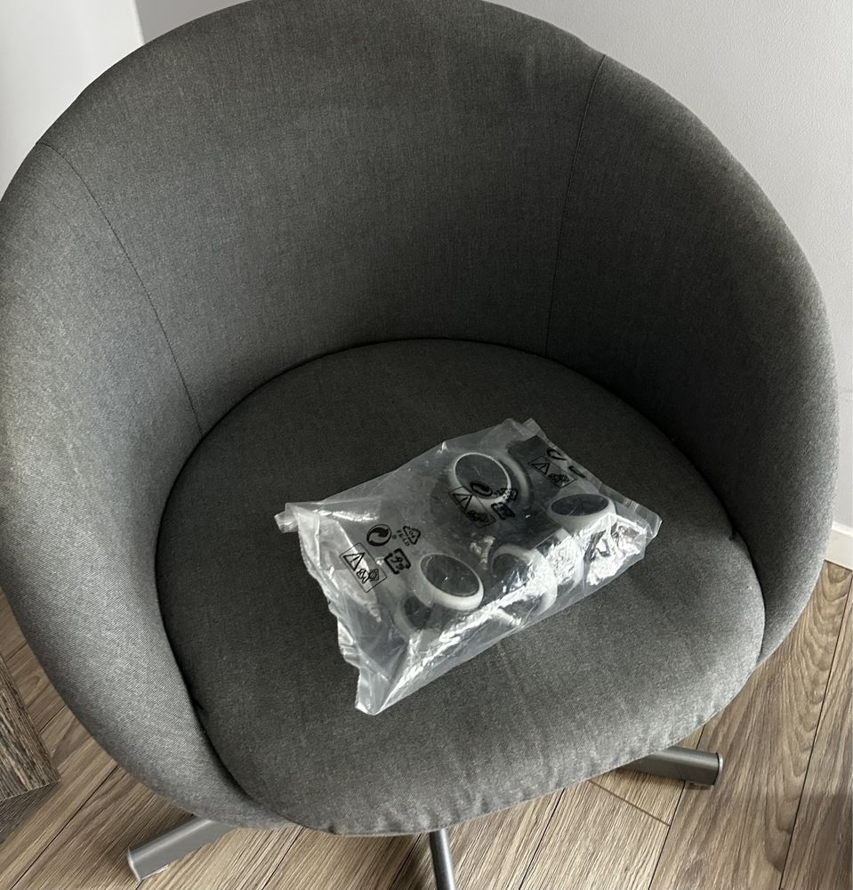 Obrotowy fotel z regulowaną wysokością Skrustva marka Ikea