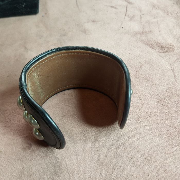 Stara bransoletka skórzana z ćwiekami ¹⁸⁴