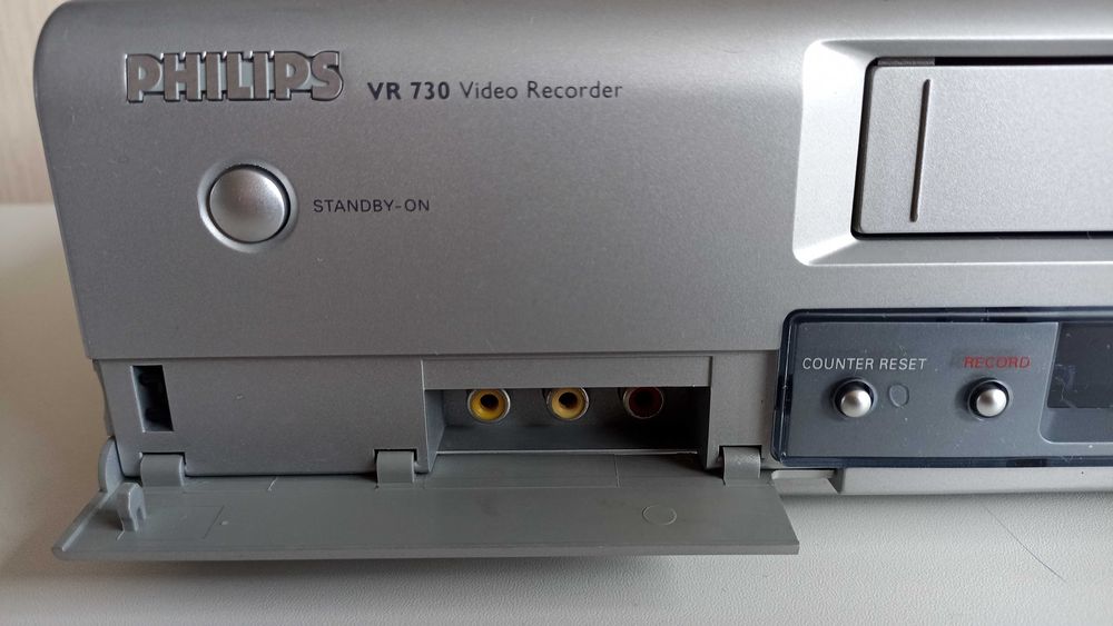 HI-FI Stereo відеомагнітофон Philips VR730