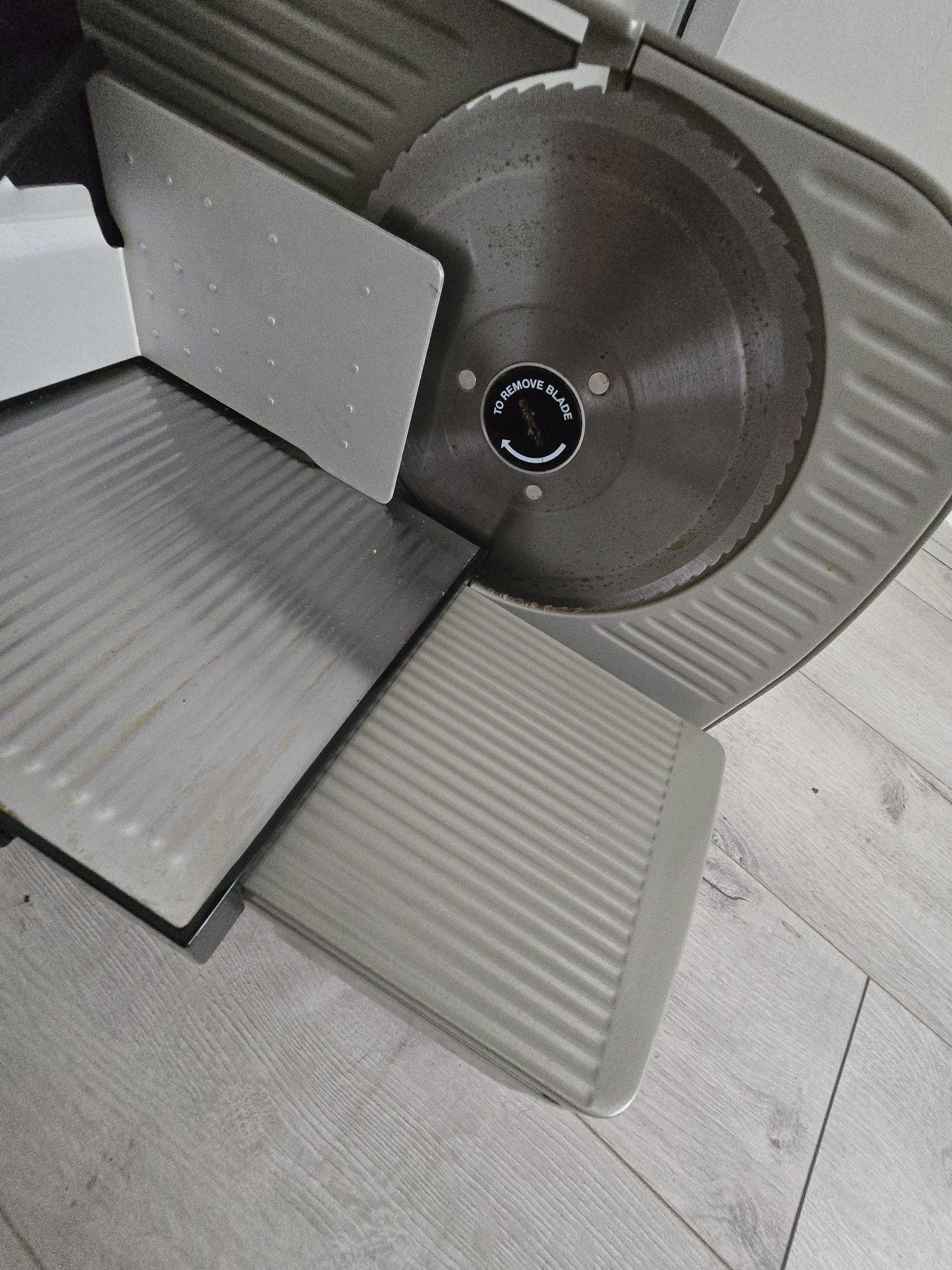 Krajalnica  Chef's Choice 615 120V + gratis