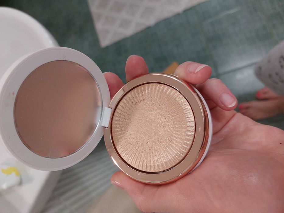 Anastasia beverly hills sun idol rozświetlacz glow seeker