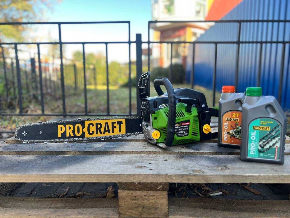 Потужна ланцюгова  бензопила 45 см шина 52 куб . Масло в комплекті .