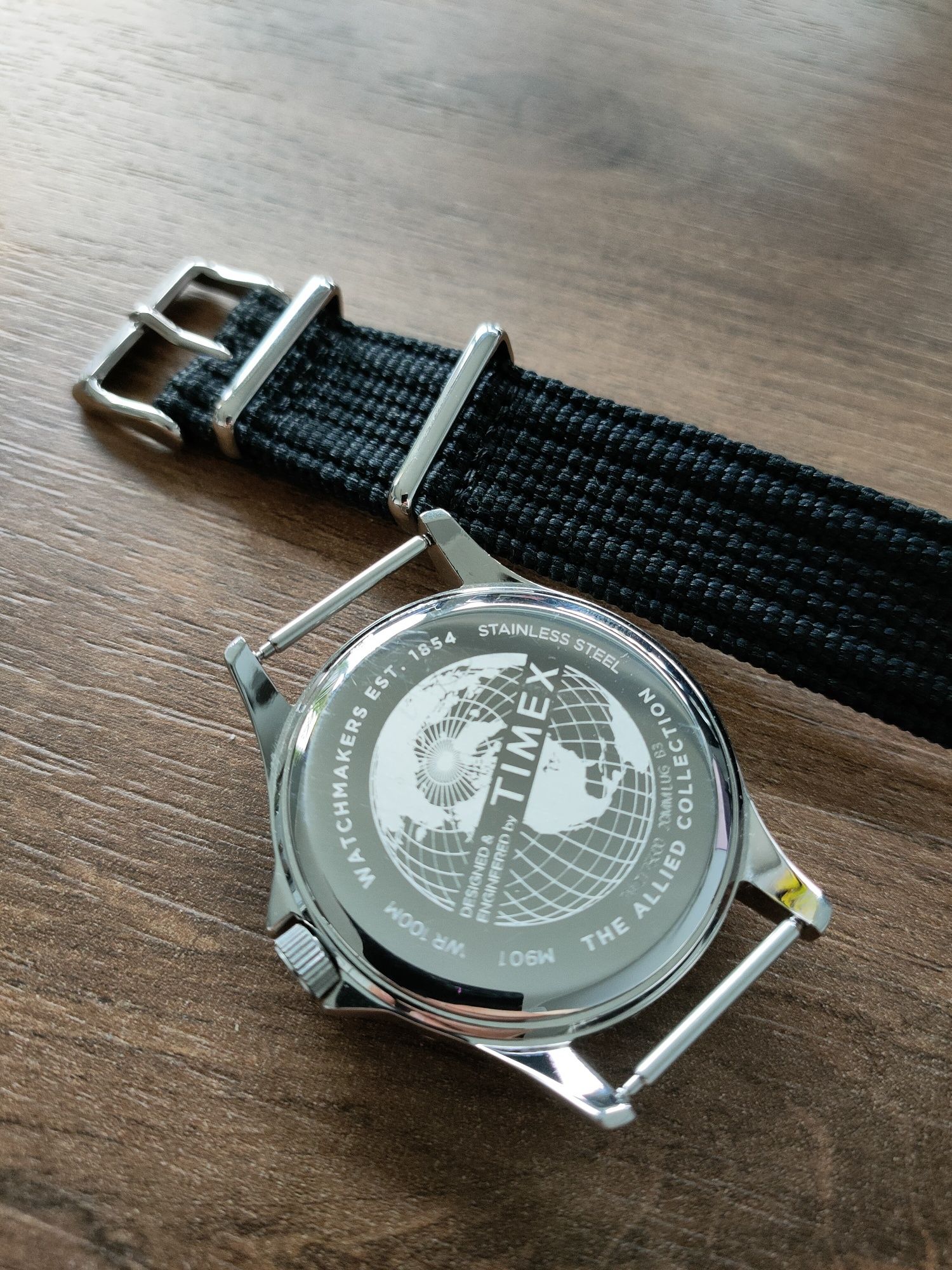 Zegarek Timex Navi Small na czarnym pasku nato