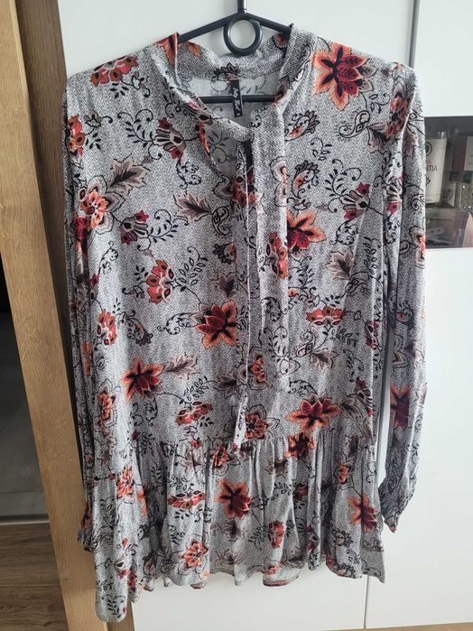 Szars  sukienka w kwiaty, rozmiar m