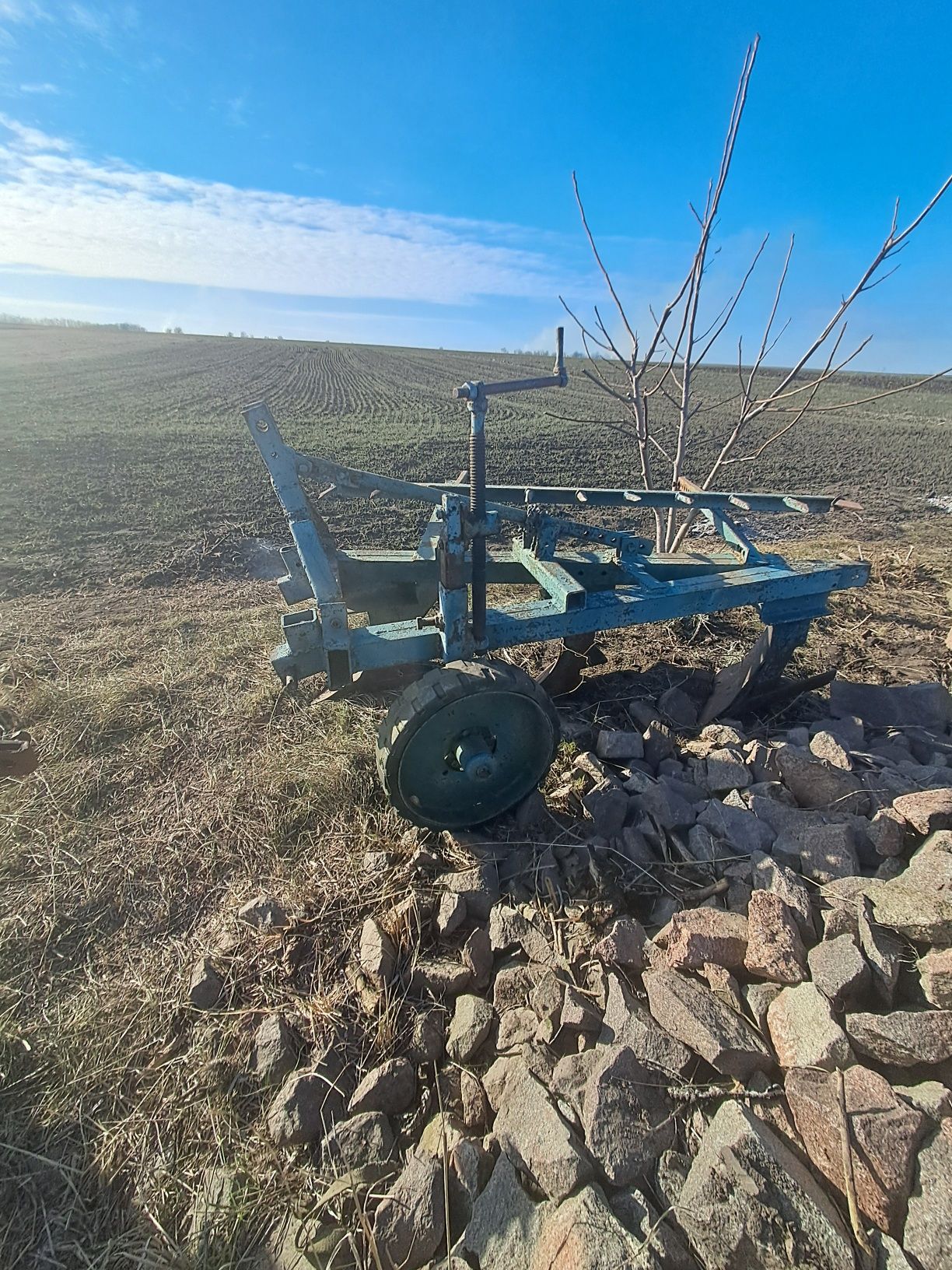 Плуг до мінітрактора