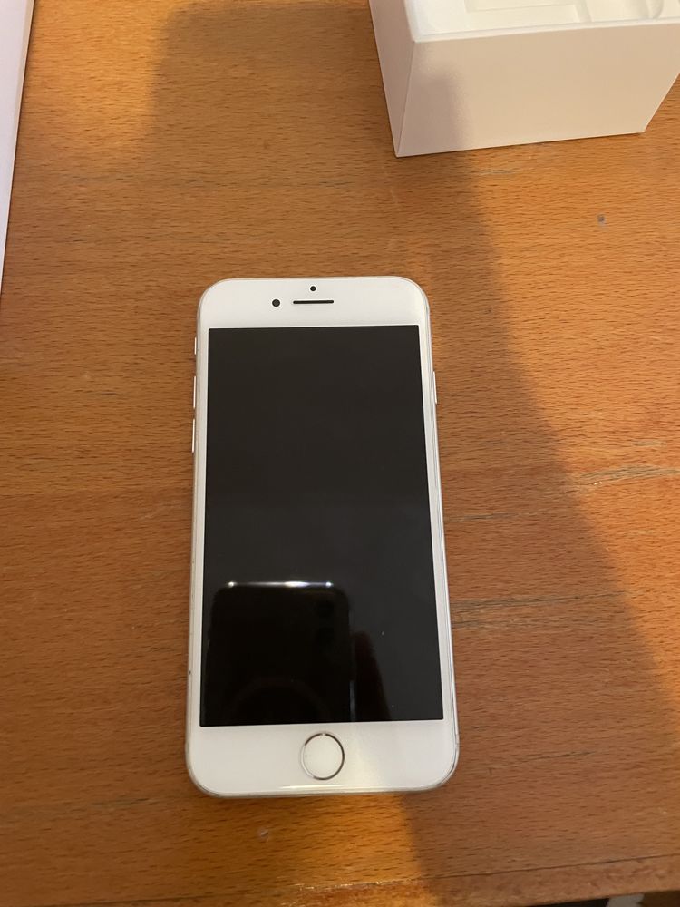 Iphone 8 usado com um problema