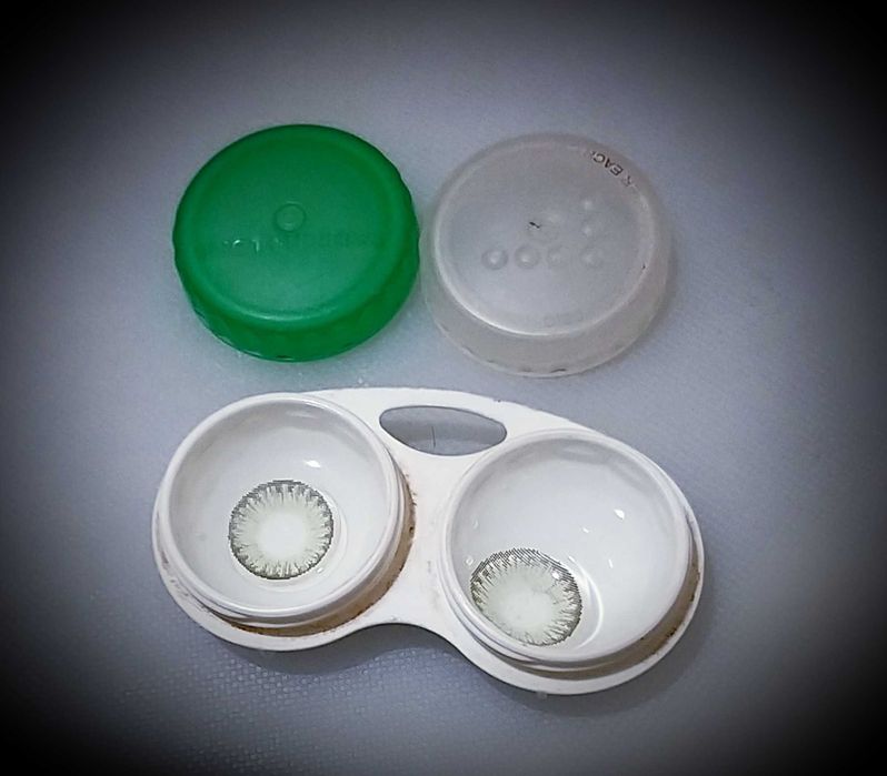 Контейнер с Контактными,цветными линзами(зелёные) б.у.