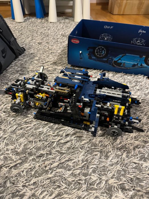 Lego Bugatti Chiron- częściowo złożony