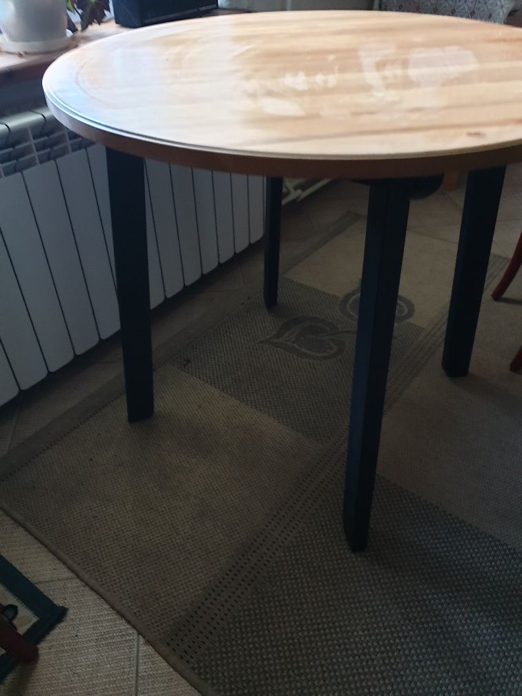 Dwa stoliiczki okrągłe
