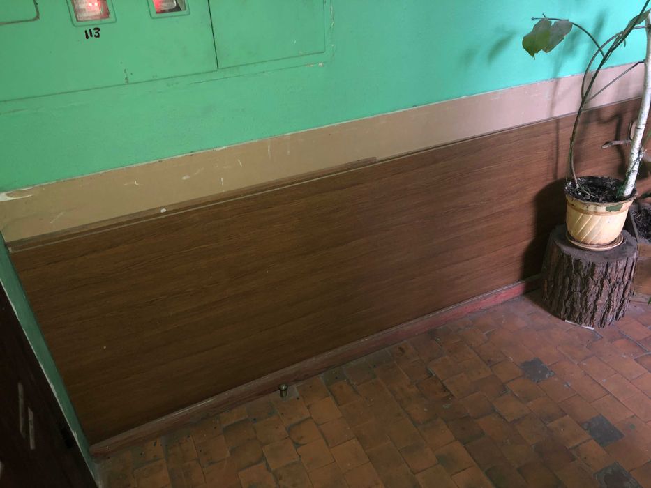 Куски ДСП разных размеров и цветов